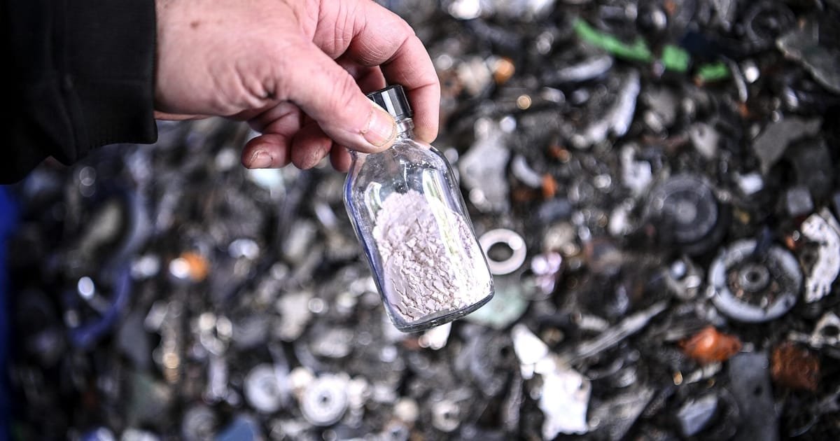 Ukraine and U.S. Sign Memorandum on Rare Earth Minerals
