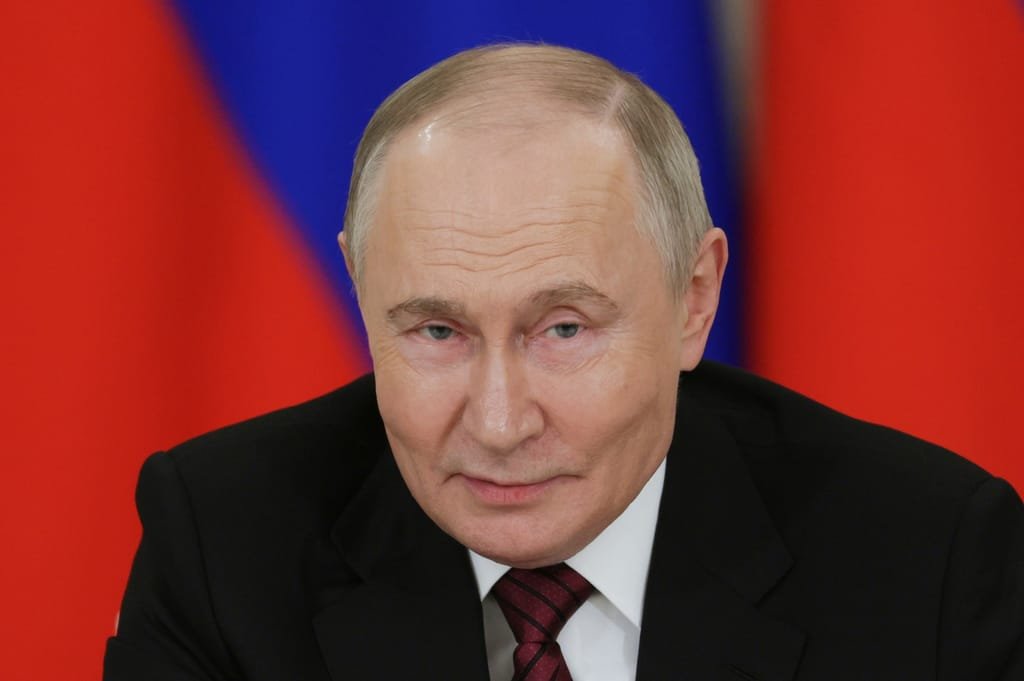 Angry Trump Criticizes Putin and Ukraine Amid Fading Hopes for Peace Talks