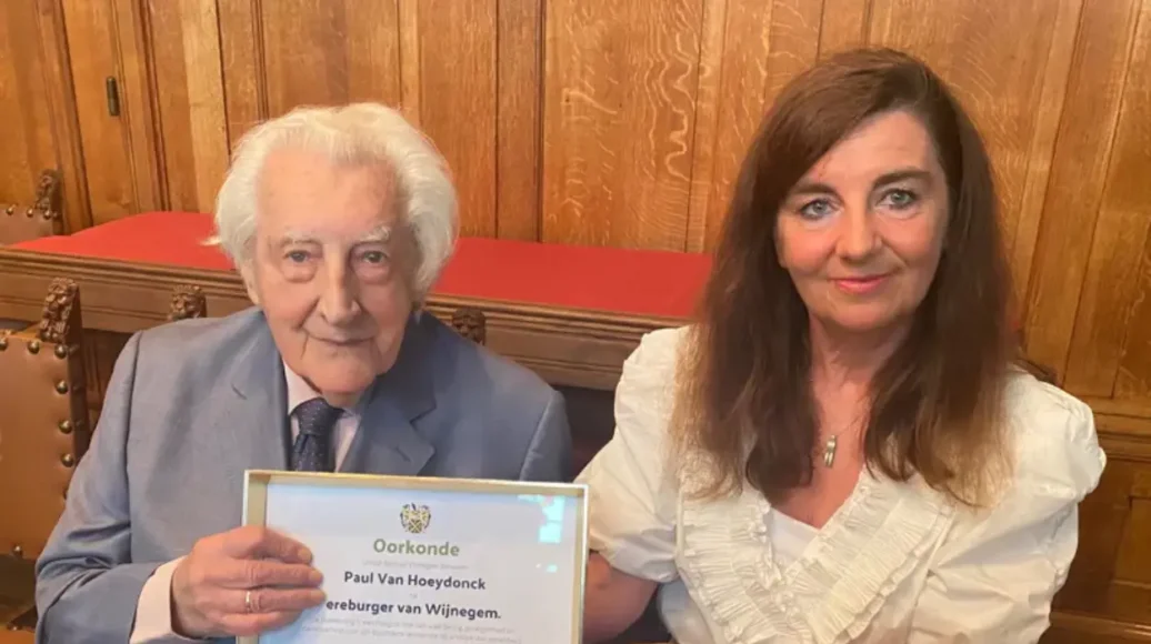 Antwerp Moon Artist Paul Van Hoeydonck Dies at 99