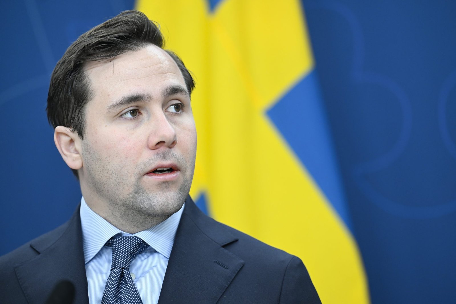 Dousa: The EU Can Apply Pressure on Trump Using a “Carrot and Stick” Approach