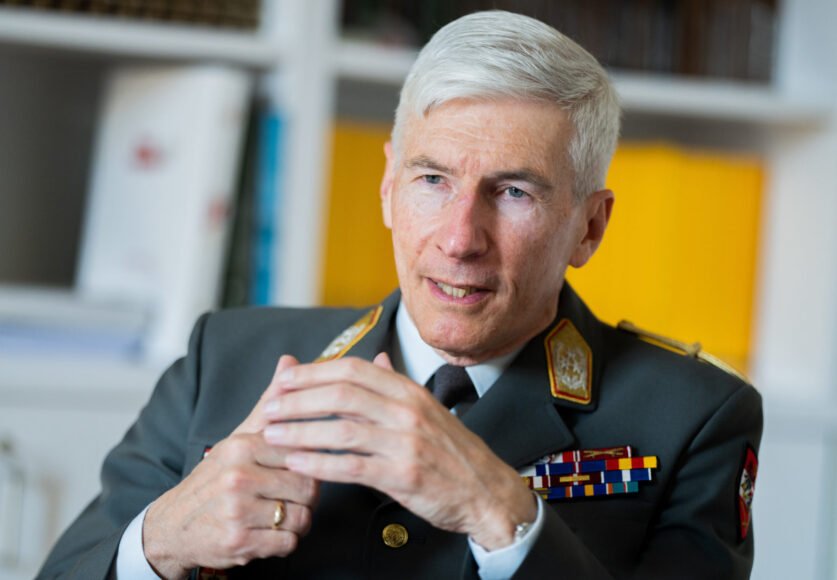 EU Defense Leaders Call on Politicians to Take Action