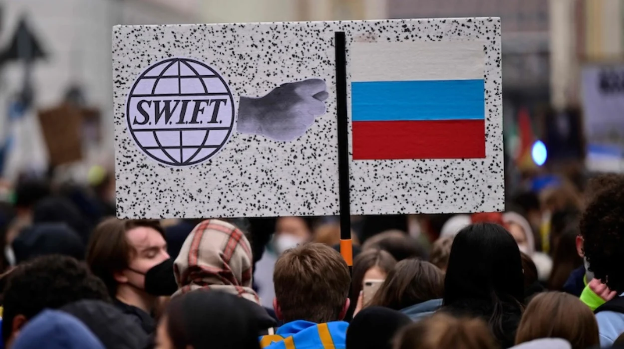 EU to Expel Over 20 Russian Banks from SWIFT Under New Sanctions Plan