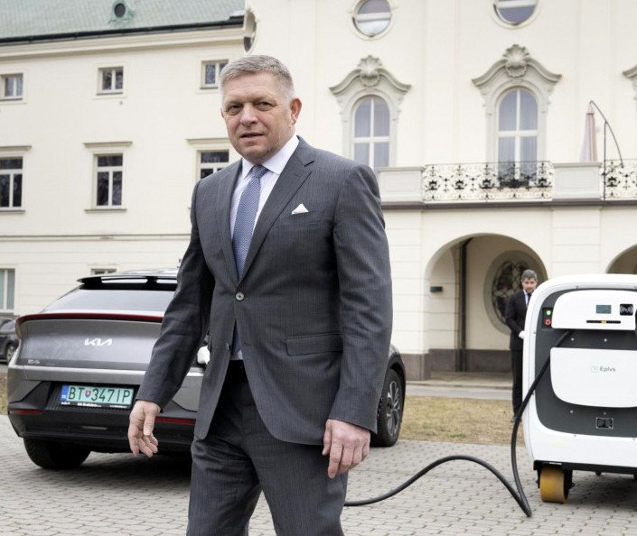 Fico: Government to Address Automotive Industry Issues in Early July; EU Failing to Resolve Energy Price Concerns