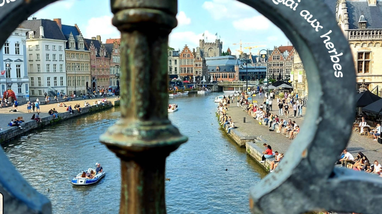Ghent Hosts Floating Cinema for 80 Viewers at Openbare