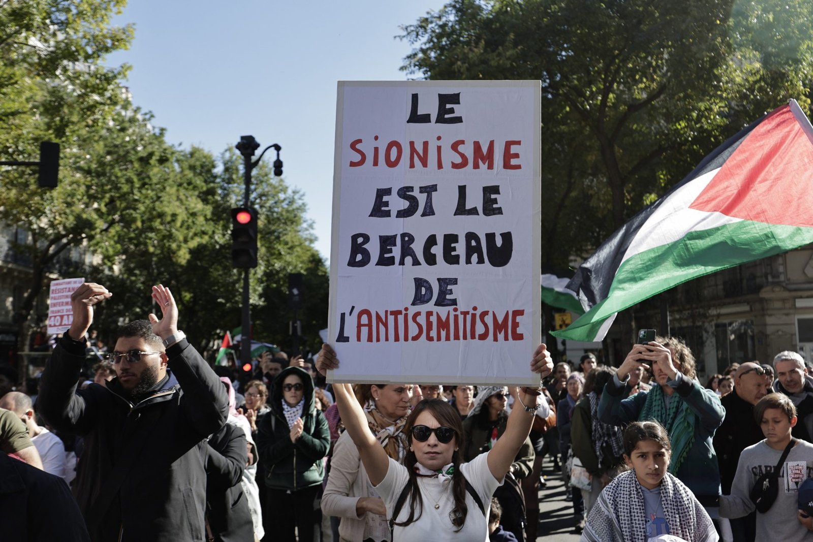 Islamism and Antisemitism: Paris to Urge Brussels for Enhanced Funding Oversight