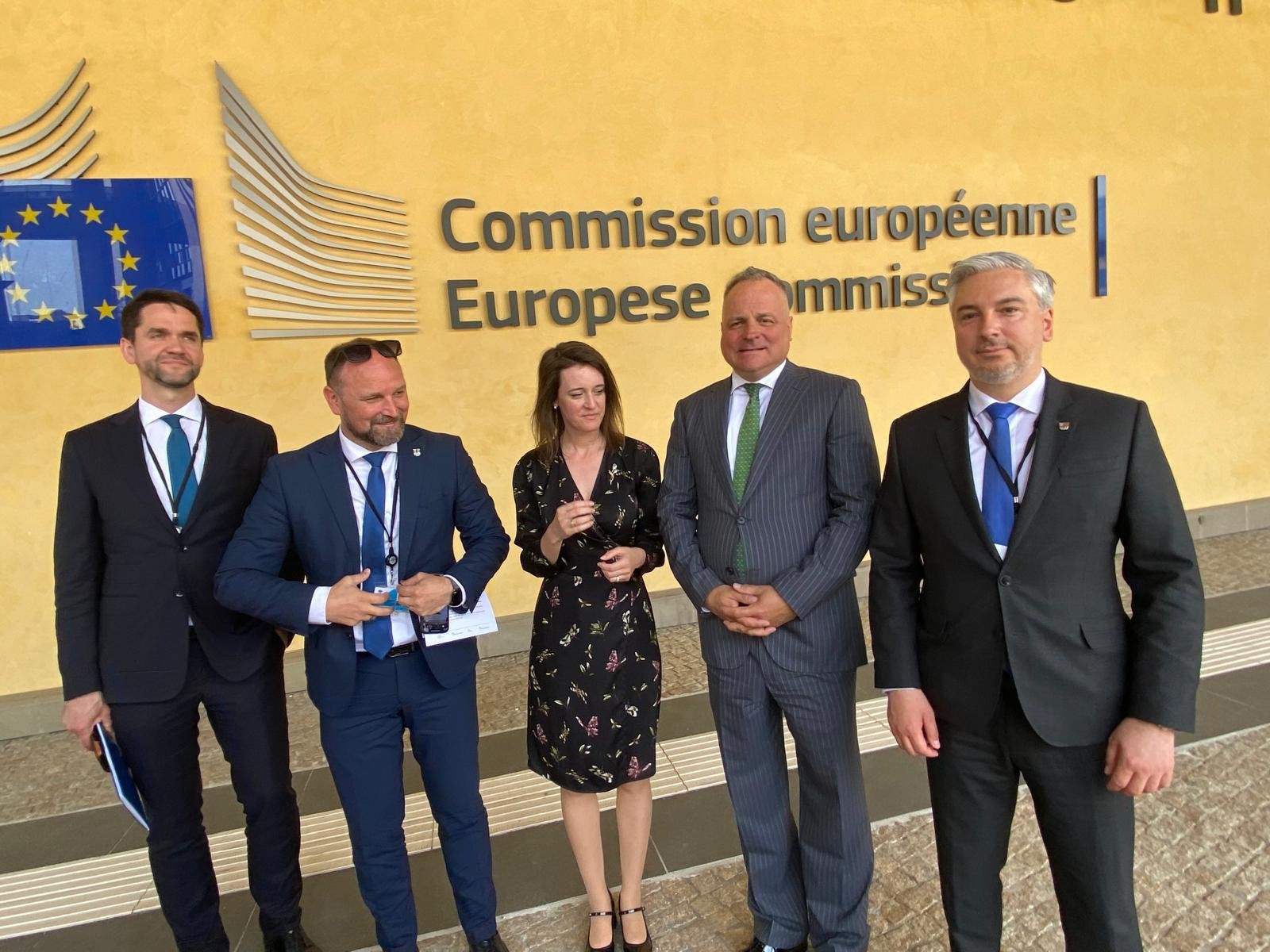 MEP Karvašová and SK8 Representatives Meet with Commissioner Fitt to Discuss EU Regional Funding
