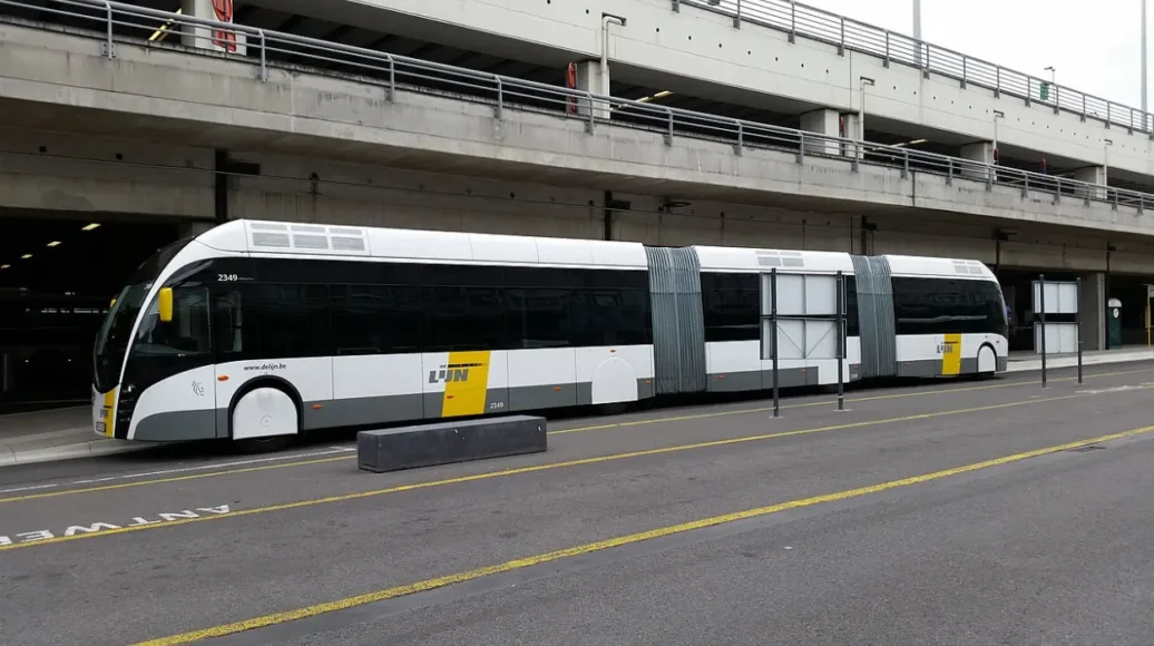 Ringtrambus UZ Jette–Zaventem Speeds Up with New Vilvoorde Bus Lanes