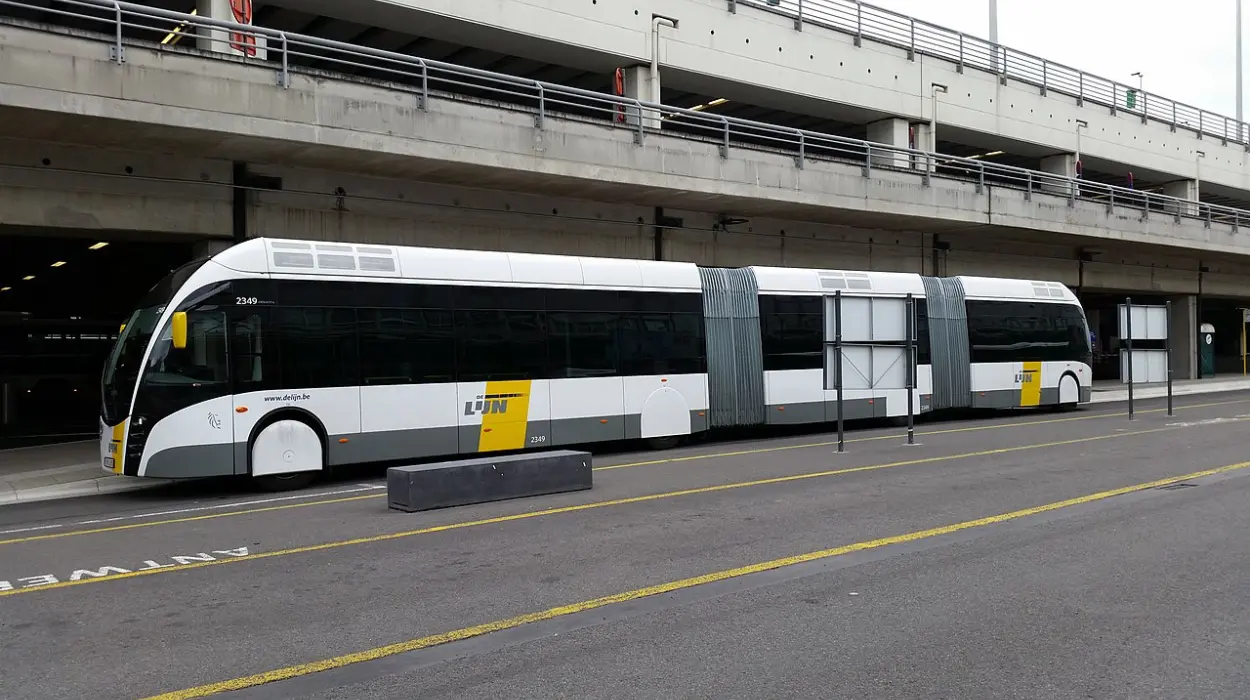 Ringtrambus UZ Jette–Zaventem Speeds Up with New Vilvoorde Bus Lanes