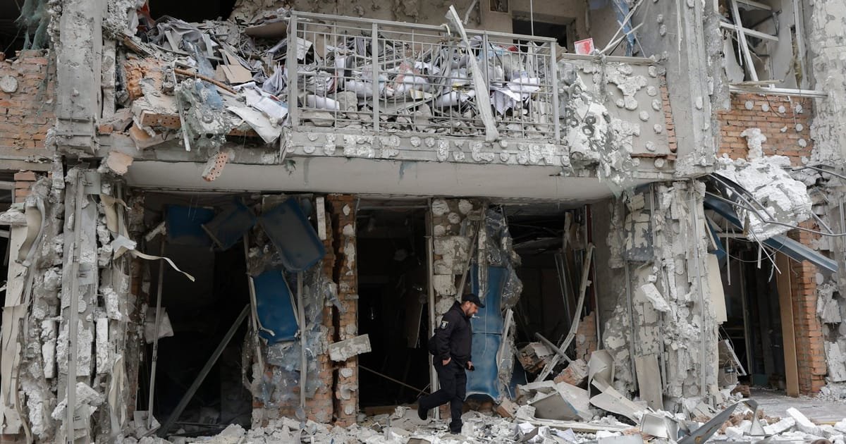 Russian Drone and Missile Strikes Kill 12 Across Ukraine During Prisoner Swap