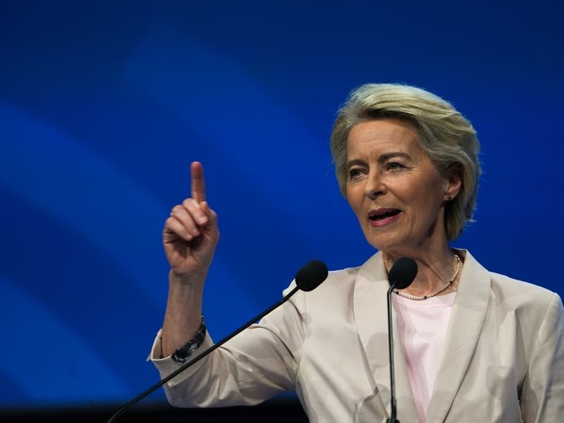 Von der Leyen: Implementing Additional Sanctions by Reducing the Price Cap on Russian Oil