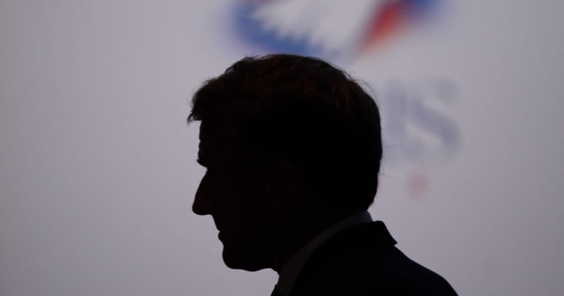 Dissolution : un an après, Macron toujours sûr de son coup (mais pas de la suite)