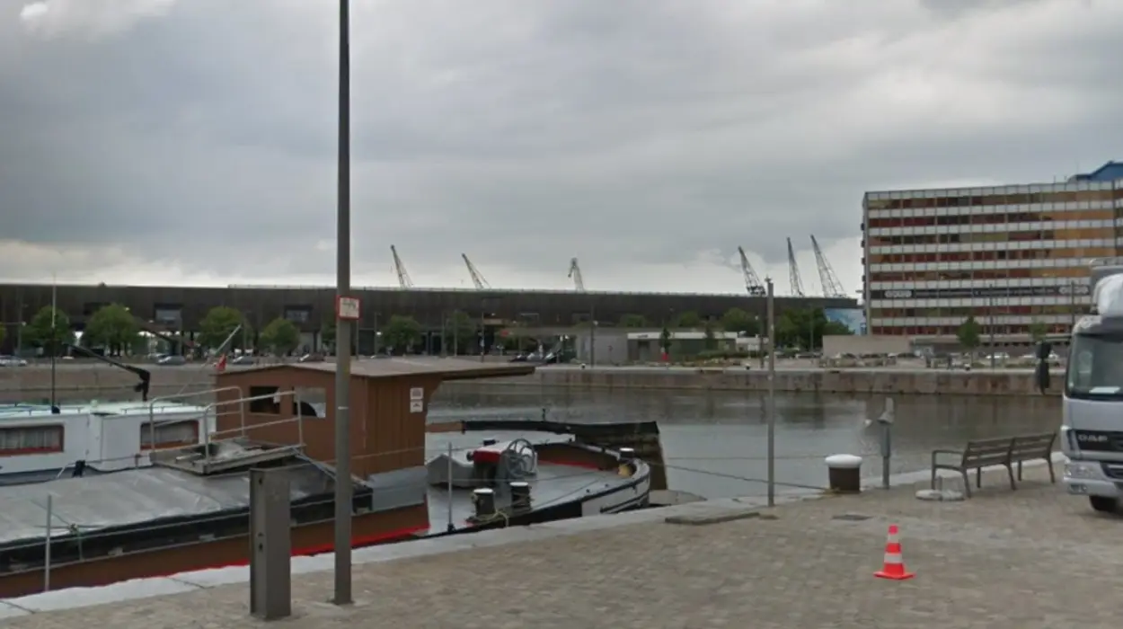 Free Swimming at Bonapartedok Near MAS in Antwerp