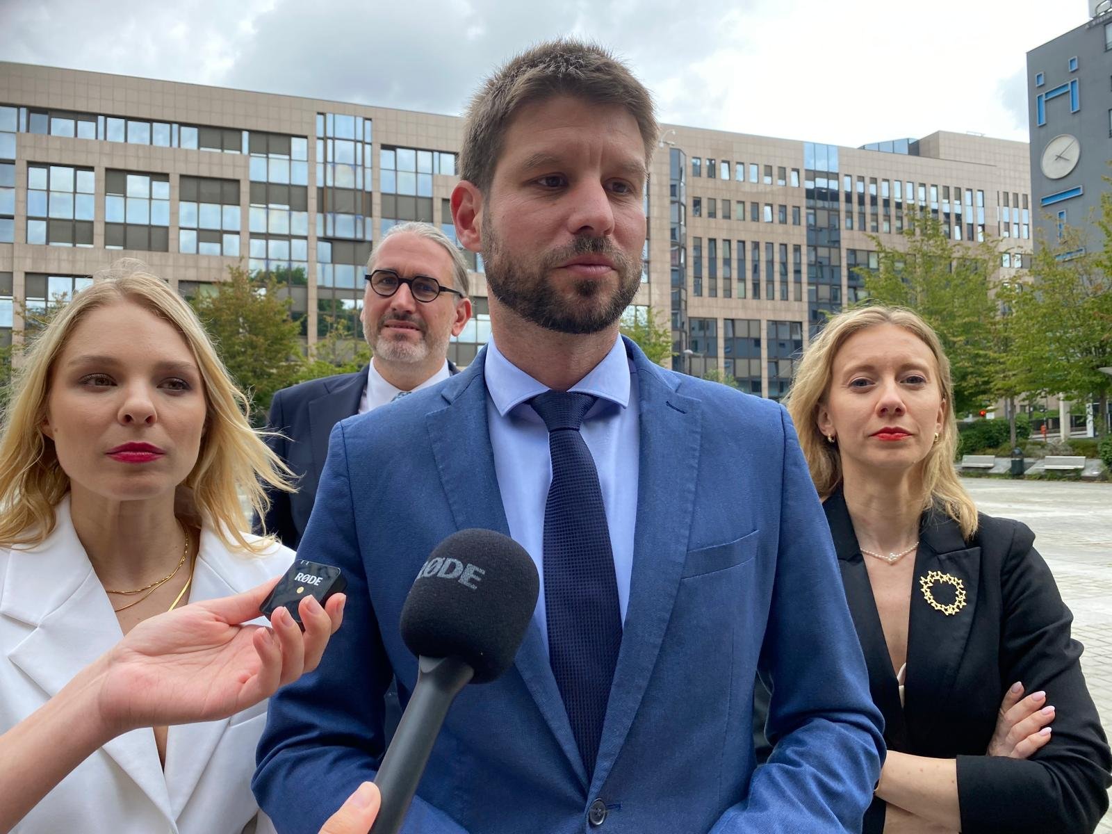 M. Šimečka Criticizes Slovak Government for Lack of Diversified Gas Supplies Post-Liberal Summit in Brussels