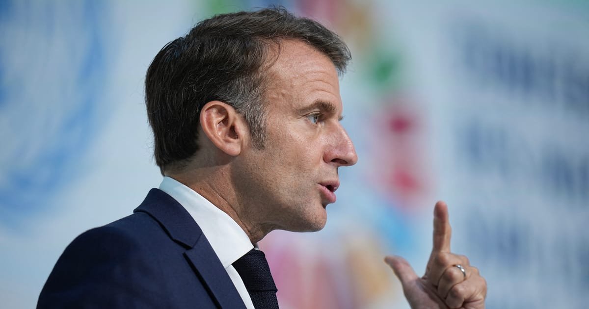 Macron Announces Ban on Social Media for Under-15s in France