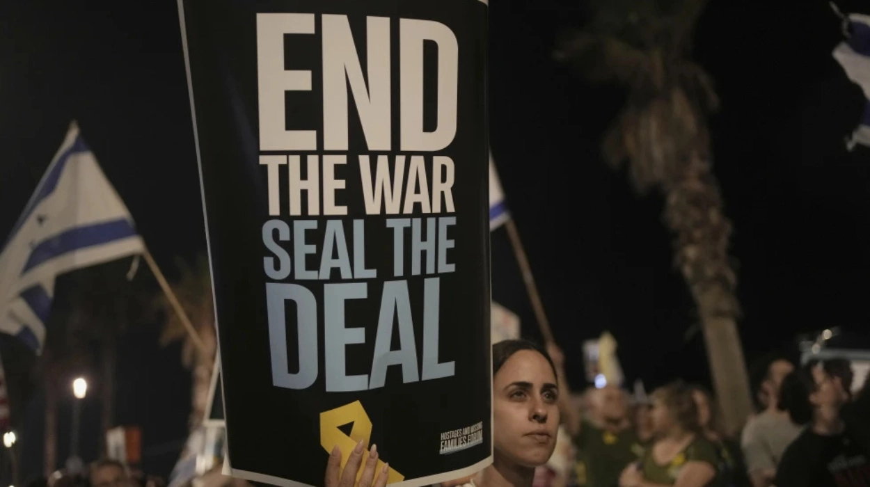Israel Orders Central Gaza Evacuation Amid Stalled Qatar Talks