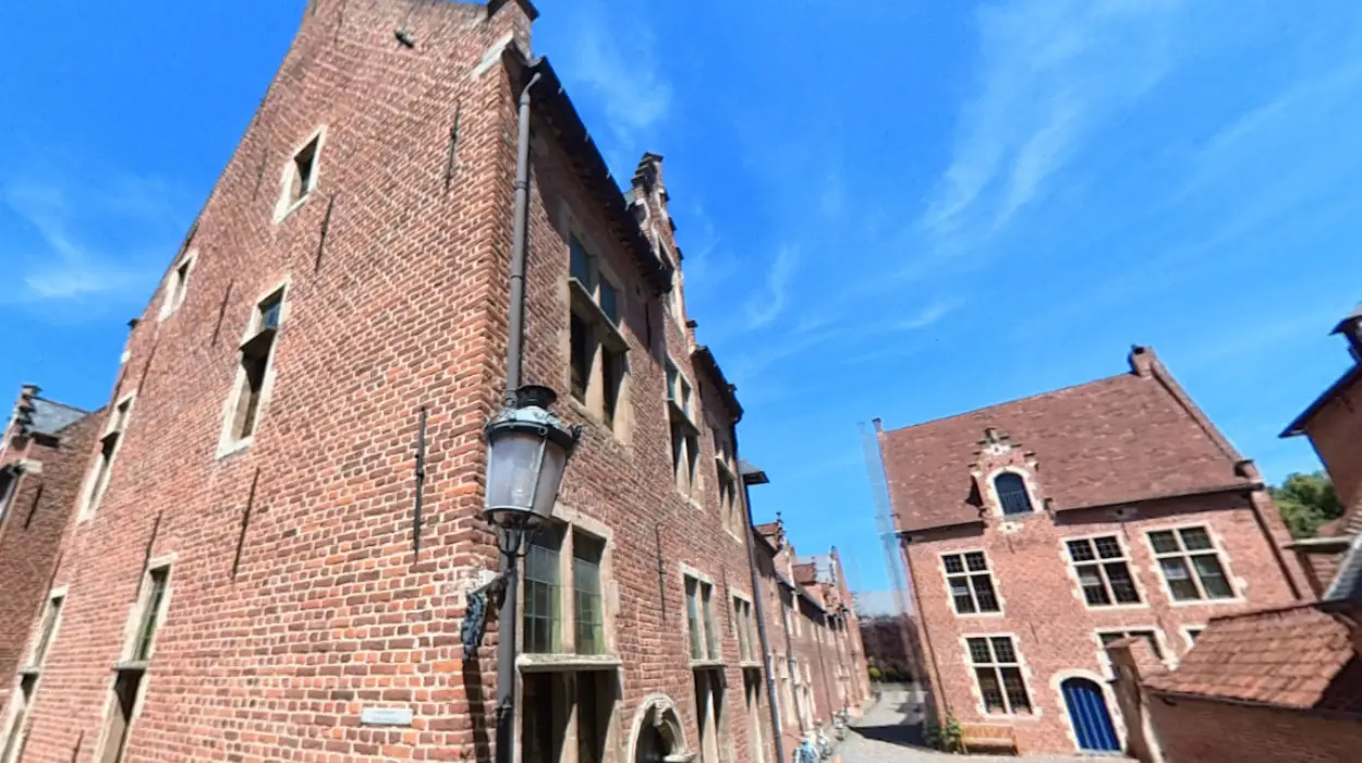 Leuven: Grooten Cruywaeghen Receives €72K for Facade Restoration