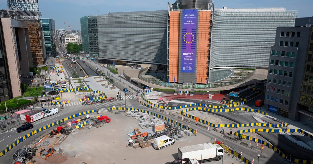 Schuman Roundabout Canopy Requires More Funding