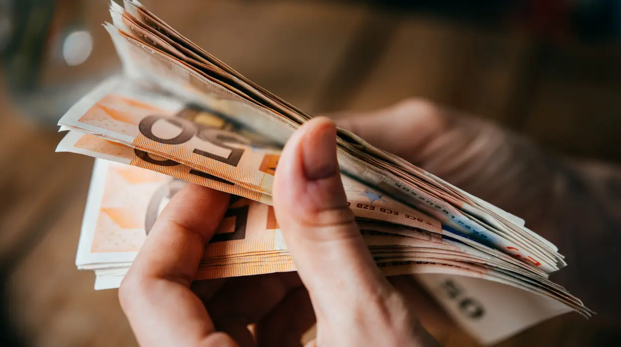 The Euro Challenged: Stablecoins and the Diminishing Grip on Monetary Control