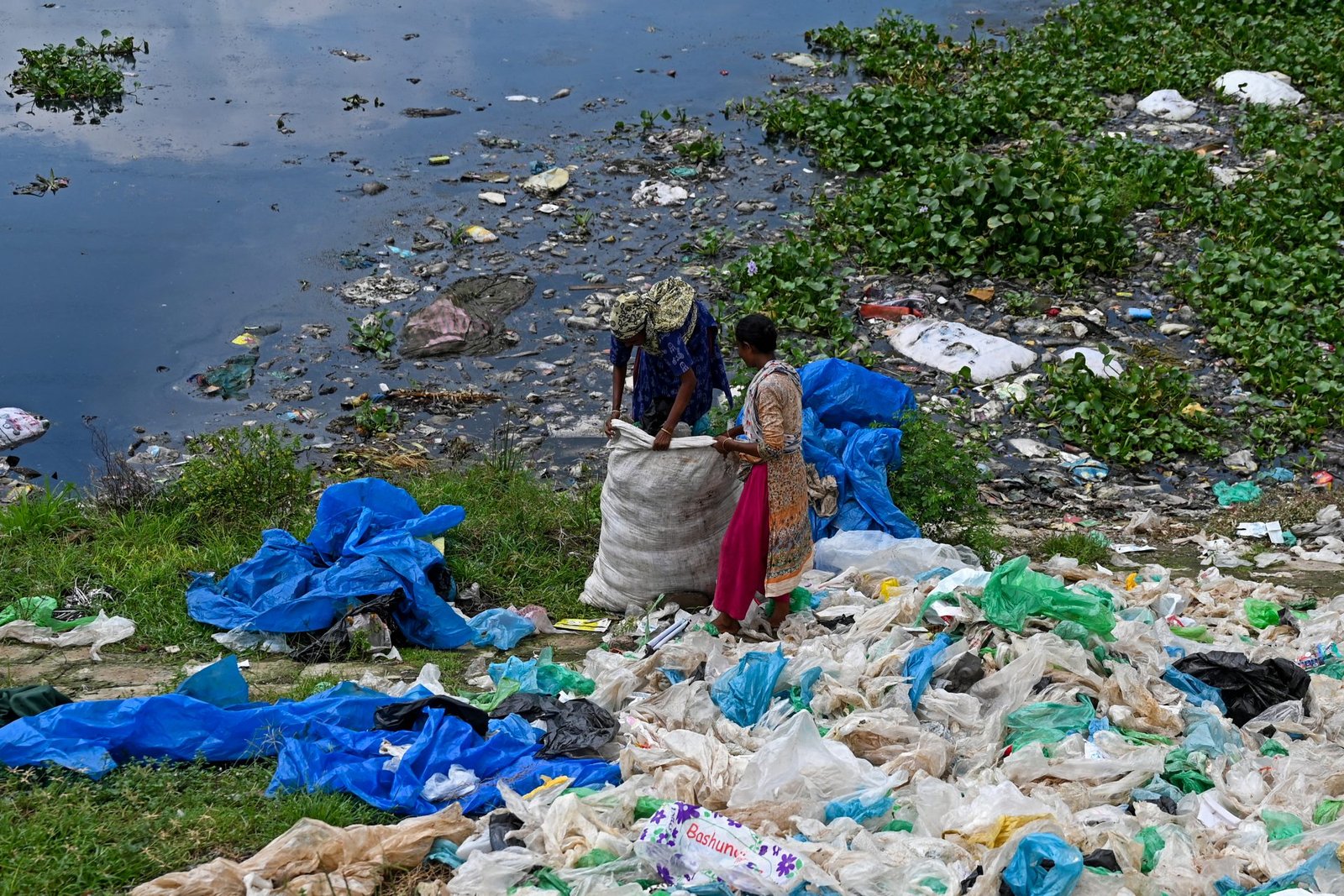 Treaty Negotiations on Plastic Pollution Are Prolonged