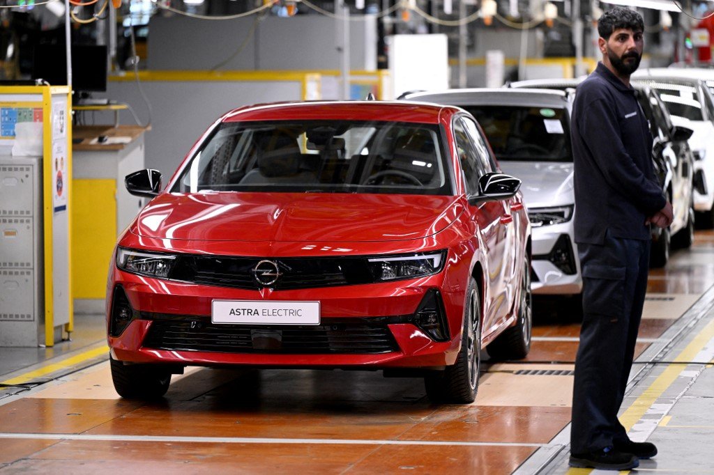 “150 Companies Urge Brussels to Stand Firm on 100% Electric Cars by 2035”