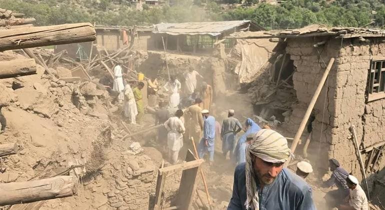 Afghanistan Quake: Rescuers Arrive on Foot, Survivors in Dire Need