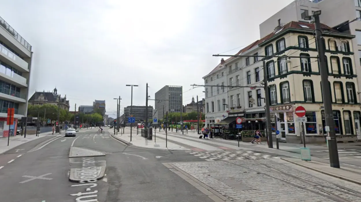 AI-Powered Tram 1 Launched in Antwerp, Tested by Driver Yves Lelegems