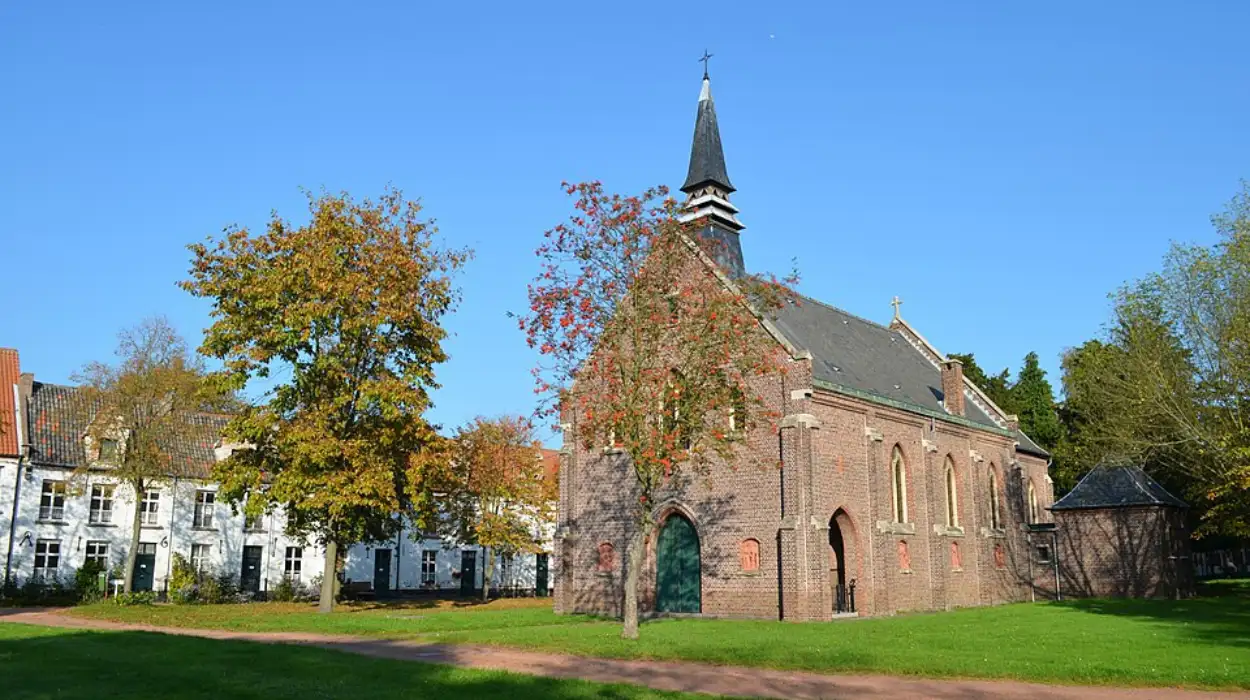 Bricks Fall at Dendermonde’s UNESCO Beguinage, Restoration Planned