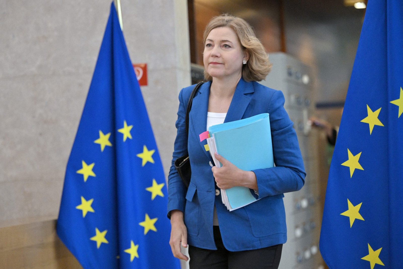 EU to Conclude Investigations into Online Platforms