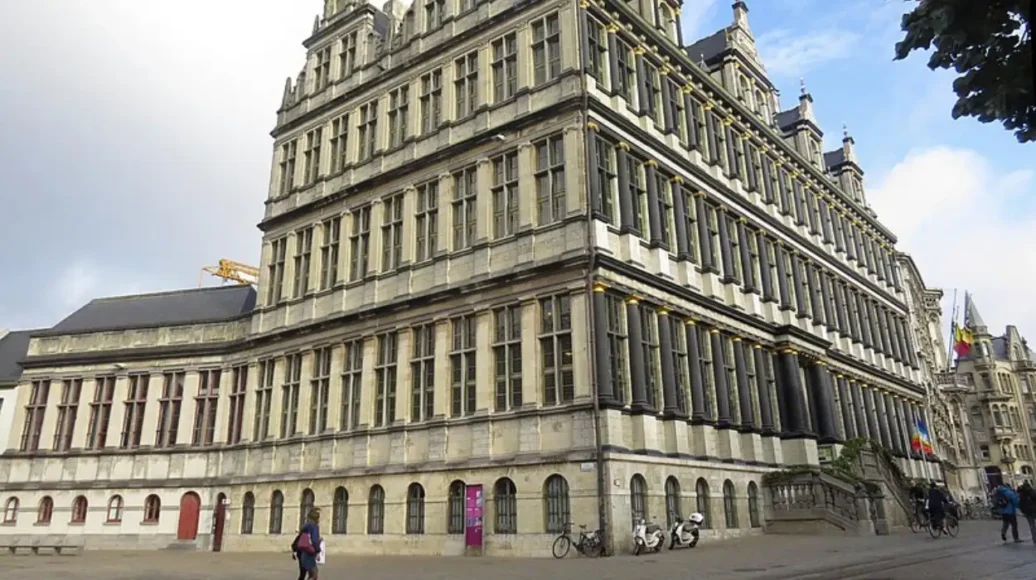 Ghent: 200 Residents Protest €120M Budget Cuts by ACV COD
