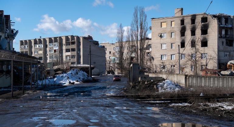 Global Headlines: Rising Ukraine Death Toll, Prolonged Egypt Detentions, AI Oversight, US Postal Tariffs