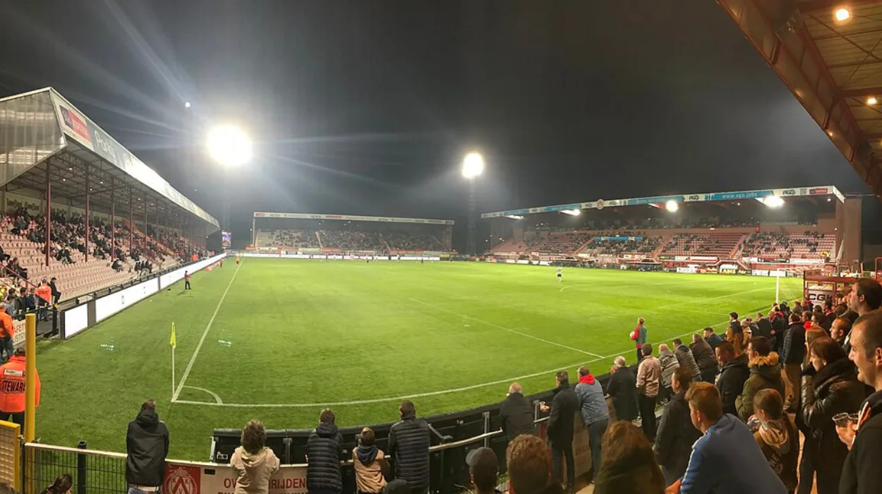KV Kortrijk Hosts First "Football Memories" with 9 Fans