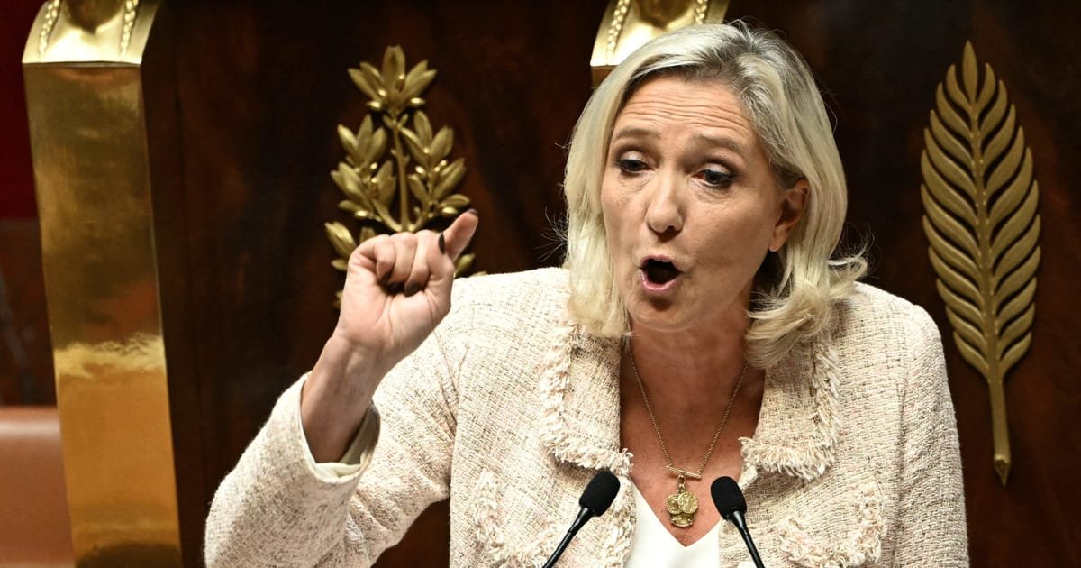 Le Pen Increases Pressure on Macron Before Crucial Budget Talks