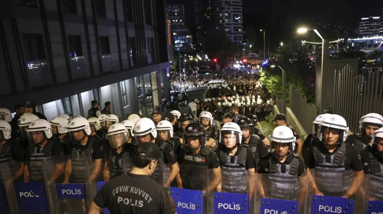 Masked Teenager Fatally Attacks Two Turkish Police Officers in Izmir