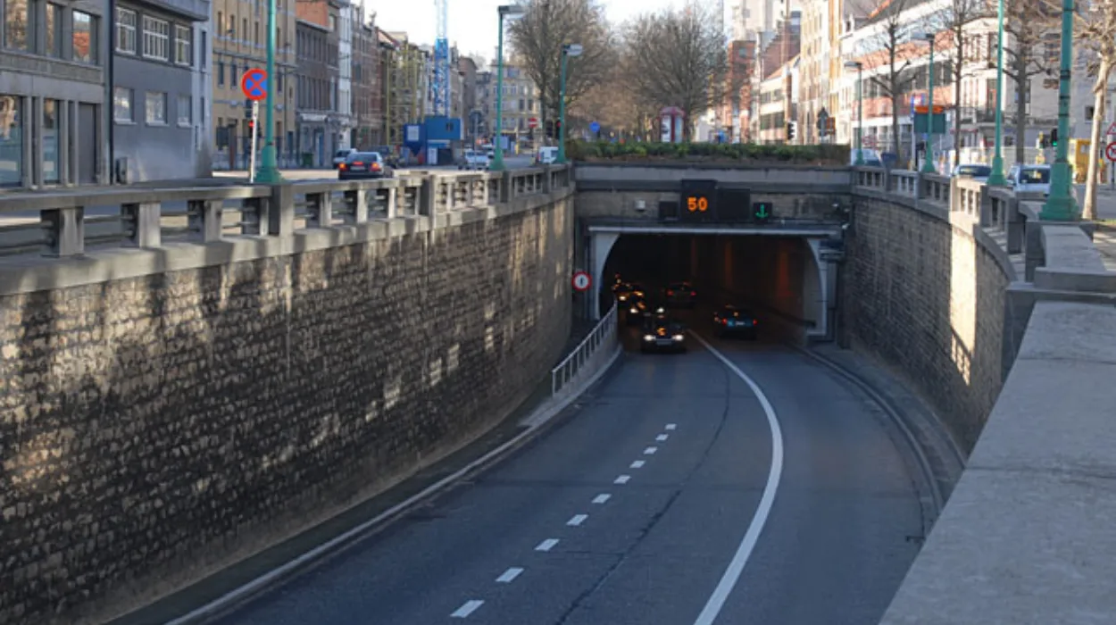 NSZ Issues Warning on Waasland Tunnel Closure in Antwerp