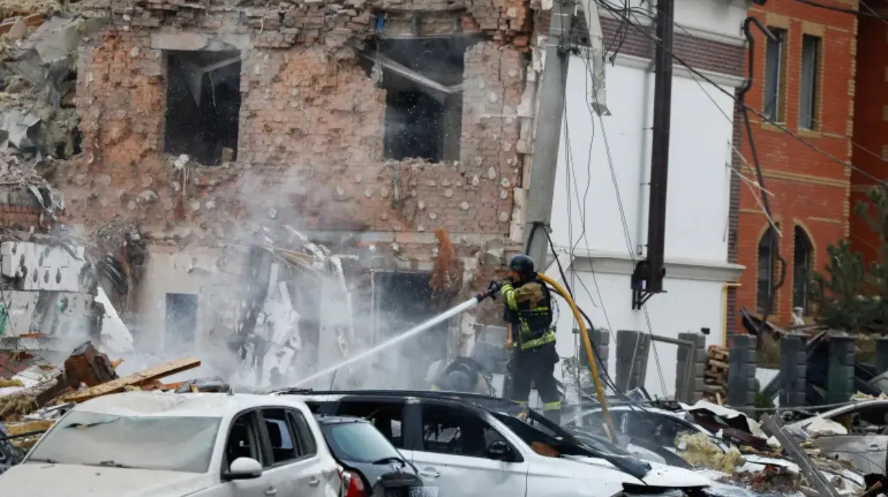 Russia Conducts Large-Scale Strikes on Ukraine, Resulting in 4 Deaths