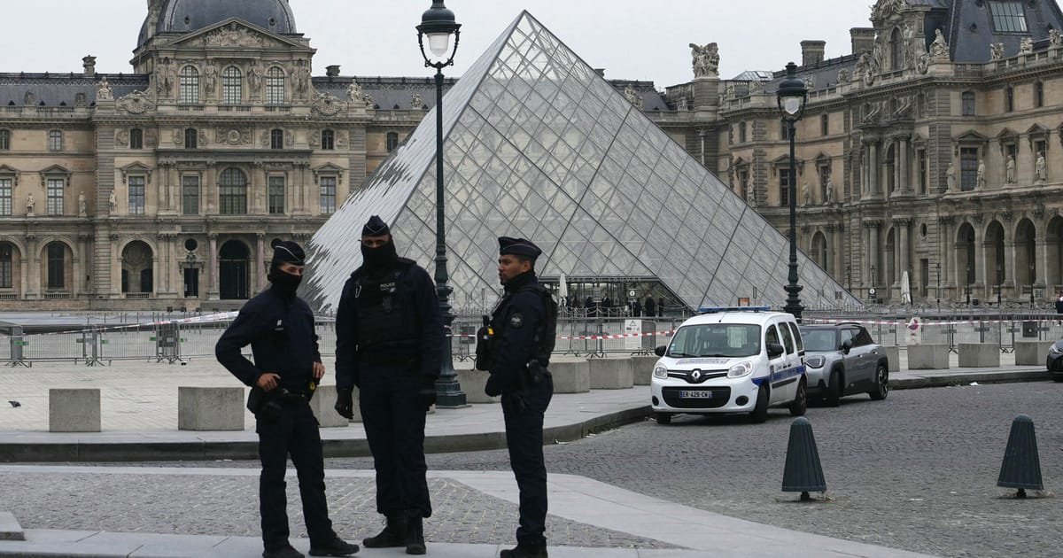 France Arrests Suspects in Daring Louvre Jewel Heist