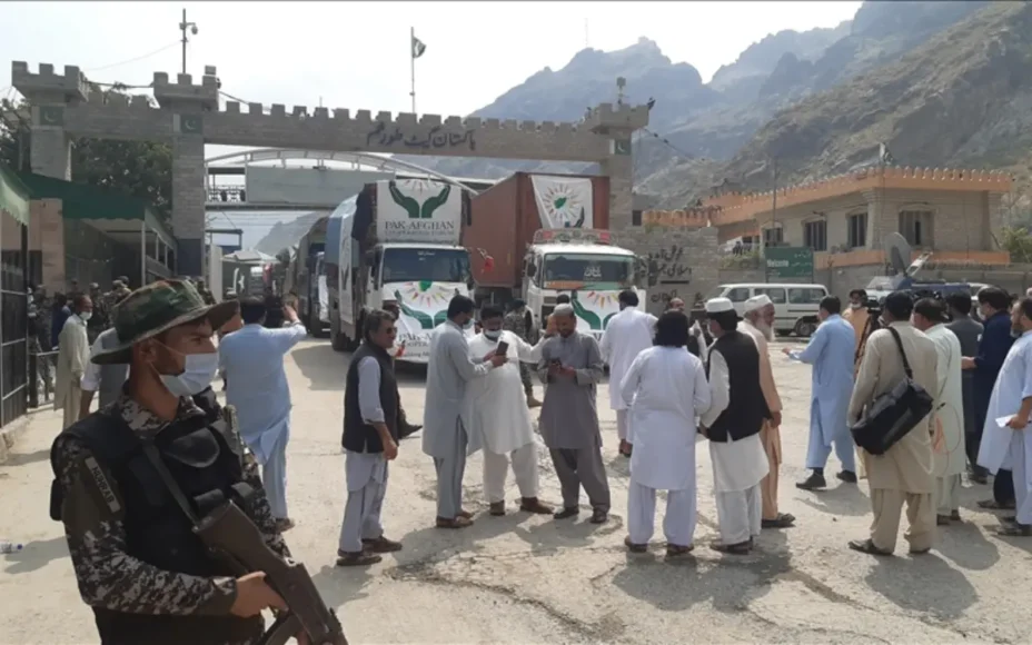Pakistan Shuts Down Key Border Crossings After Deadly Clashes with Afghanistan