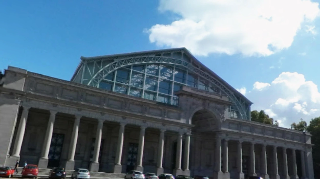 Storm Amy threatens Brussels Jubelpark statue