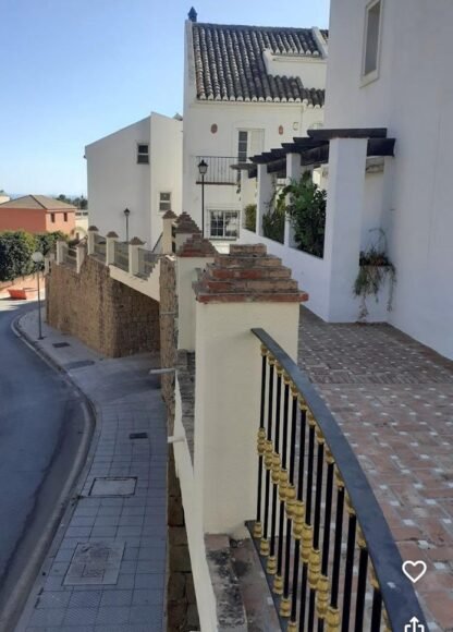 The Spanish judicial system: an open door for scammers and squatters