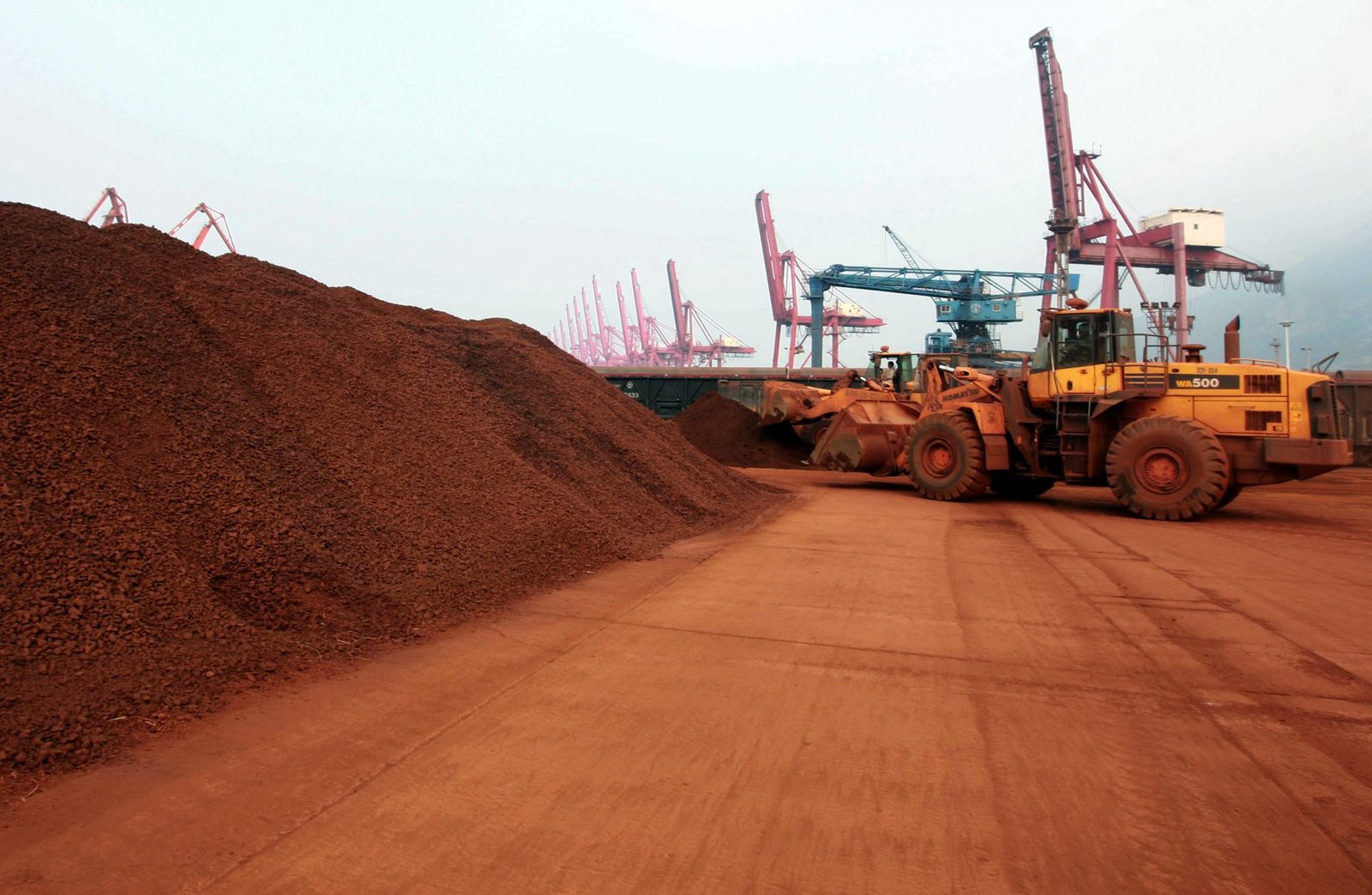 EU Commissioner Expresses Concerns Over China’s Lifting of Rare Earth Restrictions
