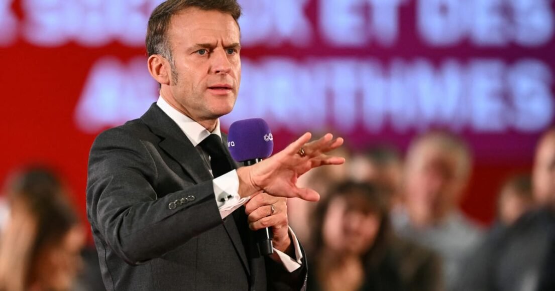 Macron Supports Effort to Ban Cell Phones in French High Schools