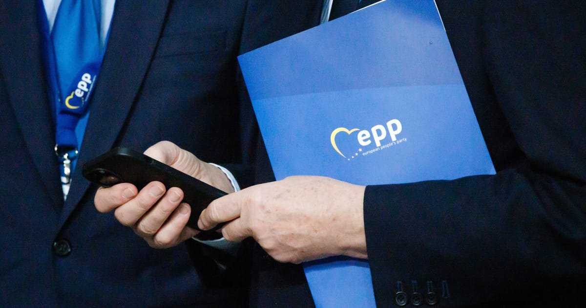 “Un mariage toxique” : les partenaires du Parti populaire européen refusent le divorce, malgré son flirt avec l’extrême droite
