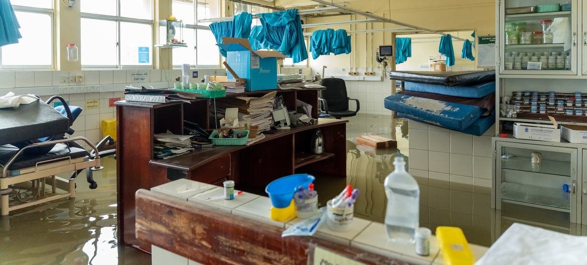 Cyclone Ditwah Causes Decades-High Flooding in Sri Lanka, Hundreds Dead