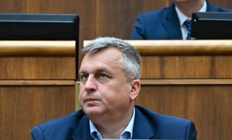 Danko criticizes EU mandate for post-2035 modifications on combustion engine cars