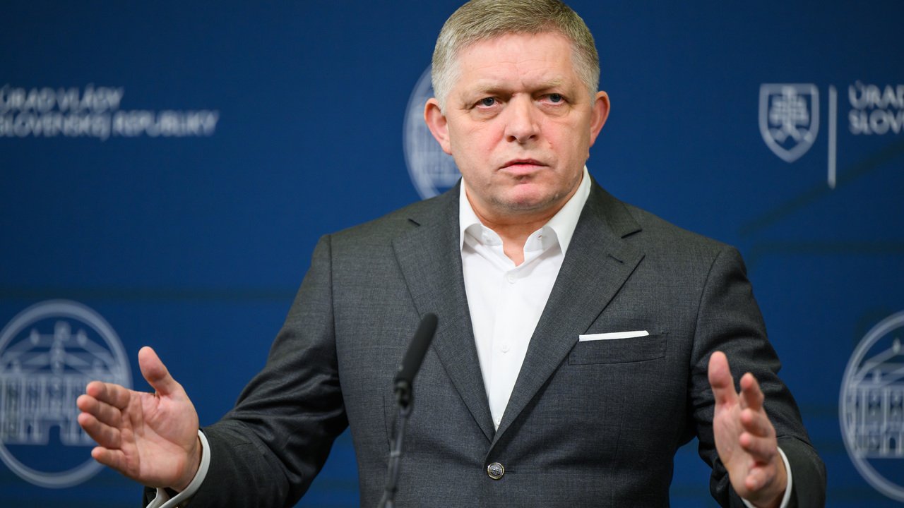 Fico: EU Ban on Combustion Engine Cars Harms Slovakia