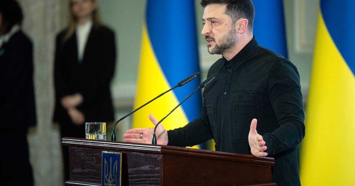 Russia Bombards Kyiv as Zelenskyy Travels to US for Talks with Trump