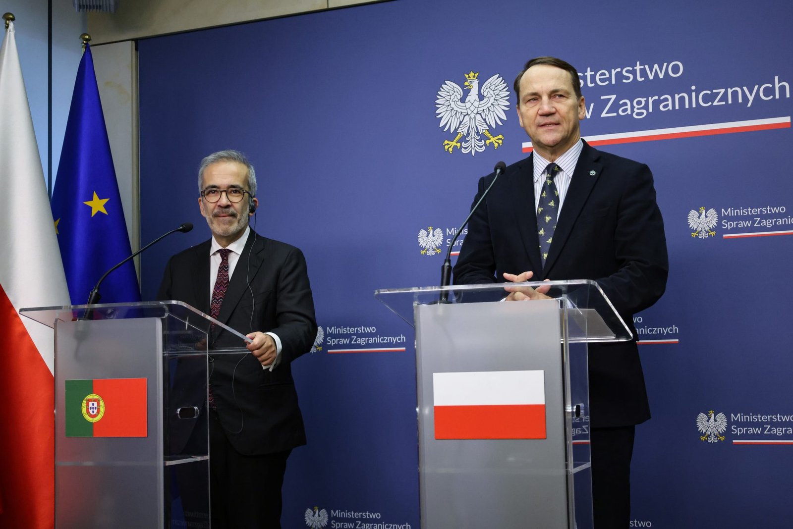 Sikorski: Continued Pressure on Russia Essential to Conclude the War