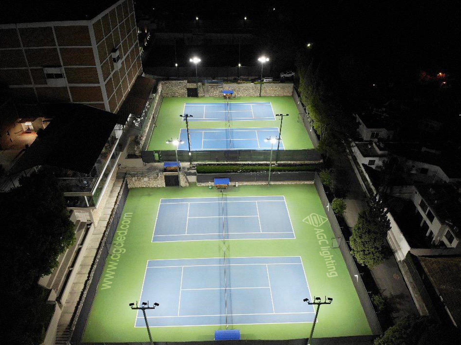 Tennis Exhibition Attracts Fans