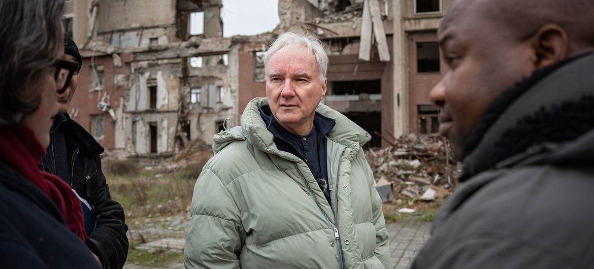 Ukraine Faces Ongoing Hardship as Electricity Remains Cut Amid Russian Attacks