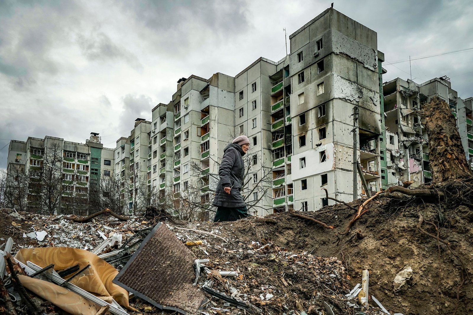Ukraine Loses Eastern Town Amid Shifting Front Lines